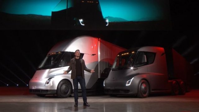 <p>
	<em>Снимка: Кадър от видео на Tesla в YouTube</em></p>
