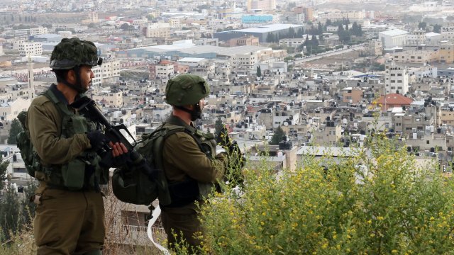 Постигната е колеблива сделка за освобождаване на заложници и пауза в боевете в Газа