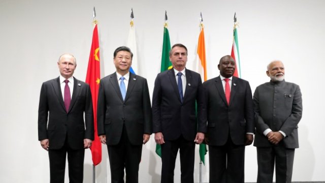 <p>
	Срещата на лидерите на БРИКС в Осака от края на юни. <em>Снимка: Ройтерс</em></p>
