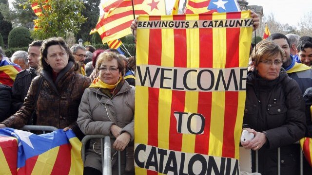 <p>
	Според социологически проучвания по-голямата част от местното население приветства идеята за отделяне от Испания. Снимка: Ройтерс</p>
