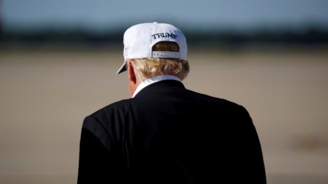 <p>
	Готов ли е Тръмп да обърне гръб на Украйна? <em>Снимка: Ройтерс</em></p>
