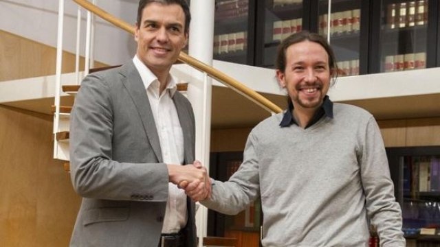 <p>
	Лидерът на социалистите Педро Санчес (вляво) и на Podemos Пабло Иглесиас. Снимка: <em>PSOE</em></p>
