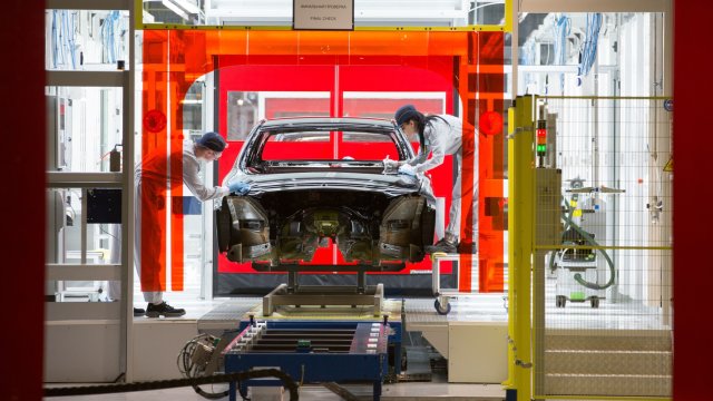 Mercedes-Benz се изтегля напълно от Русия