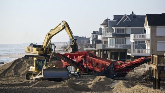 <p>
	Ураганът Санди засегна тежко североизточното крайбрежие на САЩ. <em>Снимка: Ройтерс</em></p>
