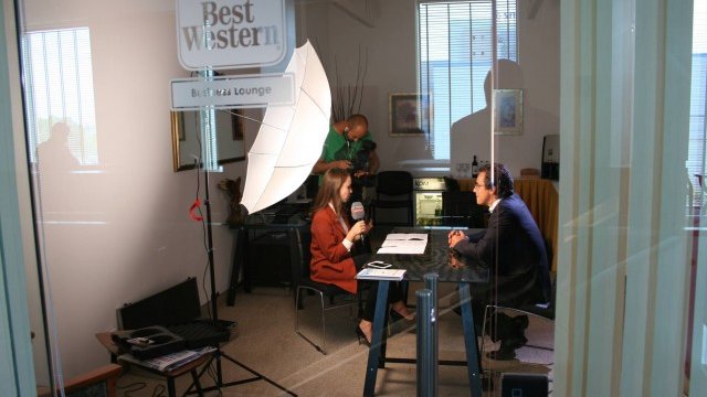 <p>
	Паоло Руджери дава интервю за Bloomberg TV Bulgaria. <em>Снимка:&nbsp;To The Top</em></p>
