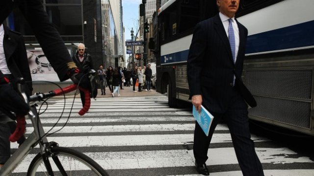 <p>
	<em>Снимка: Getty Images, Графики: Bloomberg</em></p>
