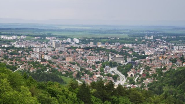 <p>
	<em>Изглед към Шумен. Снимка: Imoti.net</em></p>
