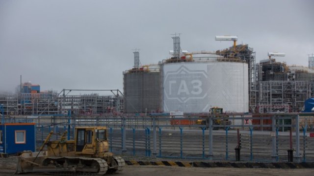 <p>
	&bdquo;Новатек&ldquo;, втората по големина след &bdquo;Газпром&ldquo; газова група трябваше да спре да работи в Мурманск. <em>Снимка: Bloomberg</em></p>
