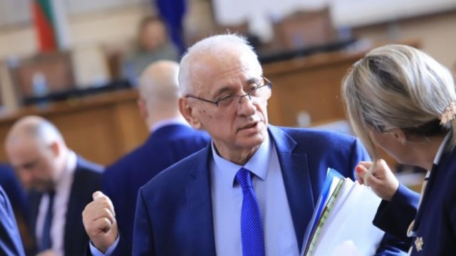 <p>
	<em>Д-р Силви Кирилов. Снимка: БГНЕС</em></p>
