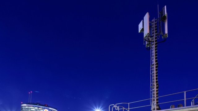 <p>
	Оборудване за 5G мрежа в кампуса на&nbsp; Vodafone Kabel Deutschland GmbH в Дюселдорф, Германия.&nbsp; <em>Снимка: Wolfram Schroll/Bloomberg</em></p>
