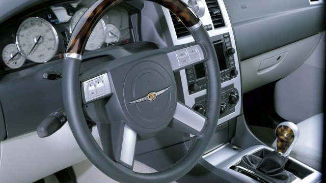 <p>
	Обама е притежавал Chrysler модел 300C.&nbsp;<em>Снимка: Ройтерс</em></p>
