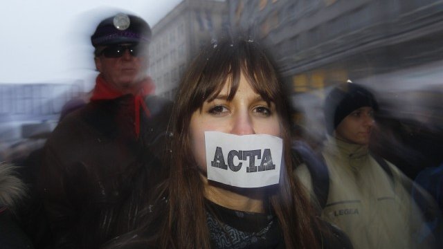 <p>
	Полша бе разтърсена от протести срещу ACTA.<em> Снимка: Ройтерс</em></p>
