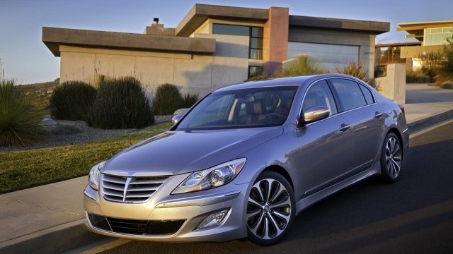 <p>
	Genesis от моделна година 2012. <em>Снимка: Hyundai </em></p>
