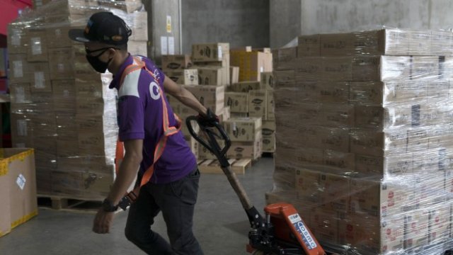 <p>
	Имигрантите дърпат икономиката на Сингапур. <em>Снимка: Bloomberg</em></p>
