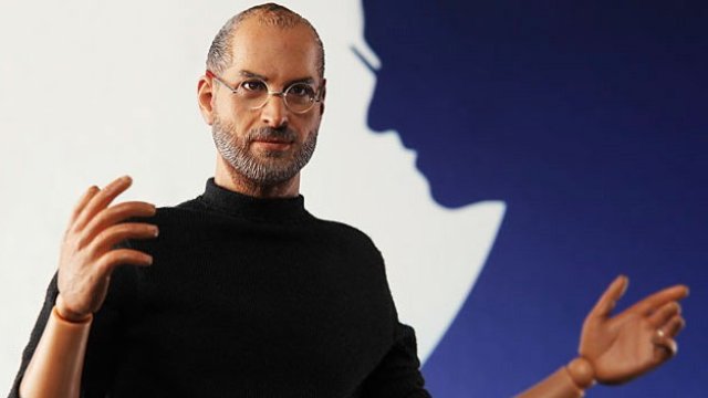 Изтеглиха от продажба куклата на Стив Джобс 