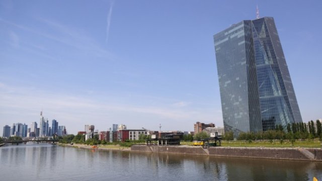 <p>
	Централата на ЕЦБ във Франкфурт. <em>Снимка: Bloomberg</em></p>
