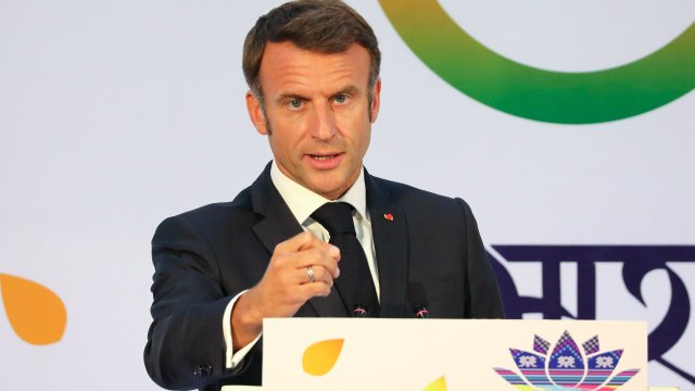 Френският президент Еманюел Макрон говори на пресконференция в рамките на срещата на Г-20. Снимка: EPA/БГНЕС