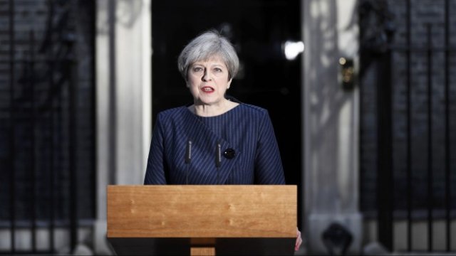 <p>
	Тереза Мей при обявяването на решението си за предсрочни избори. <em>Снимка: Ройтерс</em></p>
