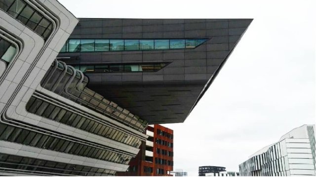 Сградата на Виенския икономически университет. Снимка: Елена Илиева/Investor.bg