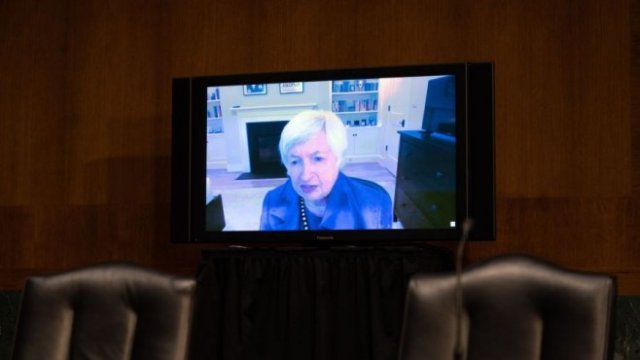 <p>
	Джанет Йелън по време на изслушването ѝ за утвърждаването ѝ на длъжността финансов министър на САЩ. <em>Снимка: Anna Moneymaker/Bloomberg</em></p>
