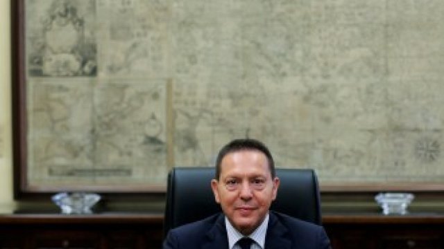 <p>
	Гуверньорът на Гръцката централна банка Янис Стурнарас.&nbsp;<em>Снимка: Архив Ройтерс</em></p>
