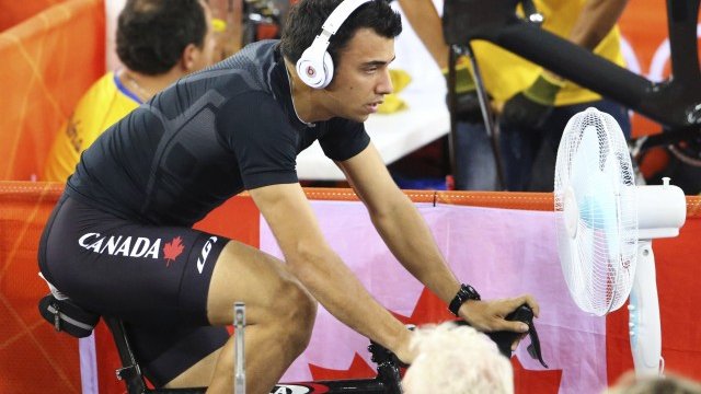 <p>
	<span style="font-size: 12px;">През 2012 г. са продадени над 11 млн. чифта слушалки или пет пъти повече, отколкото през 2008 г.&nbsp;</span><em>Снимка: Ройтерс</em></p>
