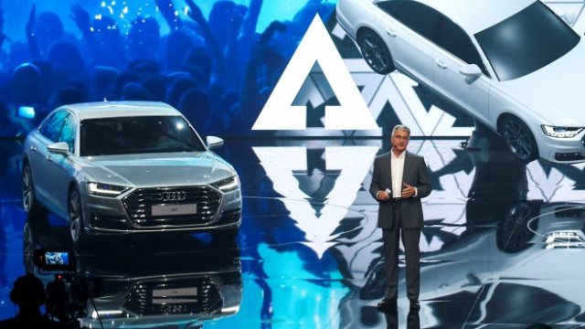 <p>
	Главният изпълнителен директор Руперт Щадлер засега запазва поста си. <em>Снимка: Ройтерс</em></p>
