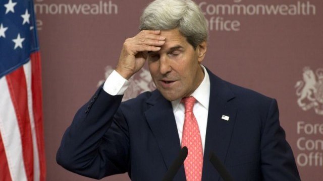 <p>
	Американският държавен секретар Джон Кери предупреждава, че следващият етап от преговорите ще е &bdquo;много труден&ldquo;. <em>Снимка: Ройтерс</em></p>
