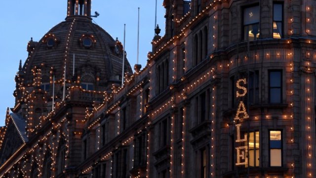 <p>
	Инвеститорите от Близкия изток търсят имоти на десетина минути пеша от Harrods.&nbsp;<em>Снимка: Архив Ройтерс</em></p>
