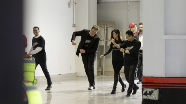 <p>
	<em>Мъск по време на откриването на фабриката на Tesla в Шанхай. Снимка: Qilai Shen/Bloomberg</em></p>
