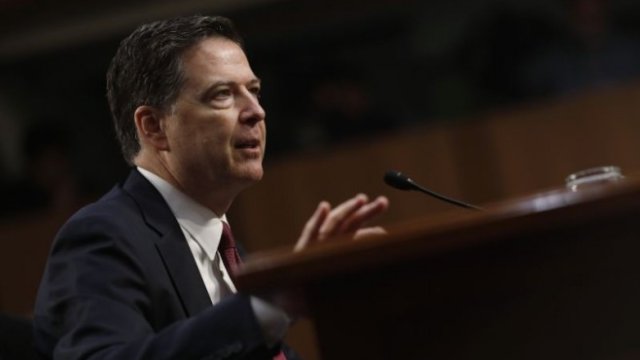 <p>
	Джеймс Коми по време на изслушването му от комисия на Сената. <em>Снимка: Ройтерс</em></p>
