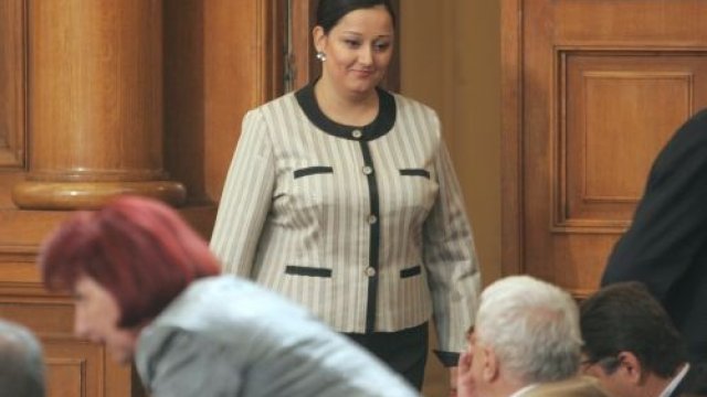 <p>
	Министърът на регионалното развитие и благоустройството Лиляна Павлова.<em> Снимка: БТА</em></p>
