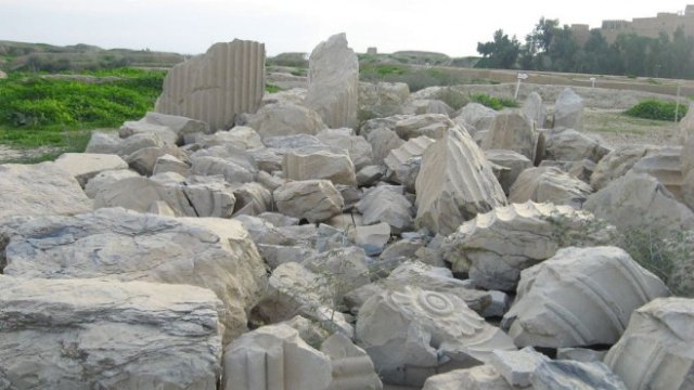 <p>
	Руини от двореца на Дарий в Суза, един от най-древните градове на Земята, днешен югозападен Иран. <em>Снимка: Уикипедия</em></p>
