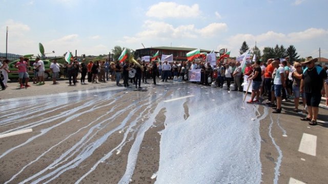 <p>
	Протестът на пътя София - Варна. <em>Снимка: БТА</em></p>
