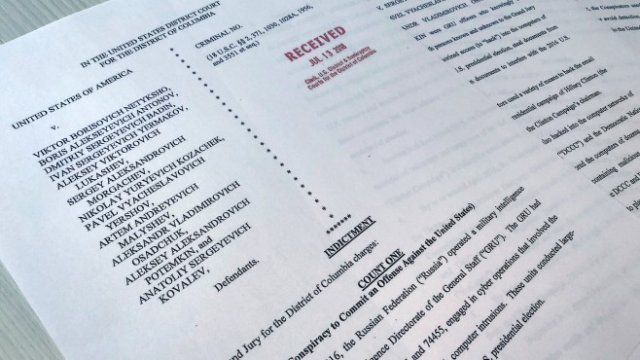 <p>
	Официалният документ по обвинението. <em>Снимка: Ройтерс</em></p>
