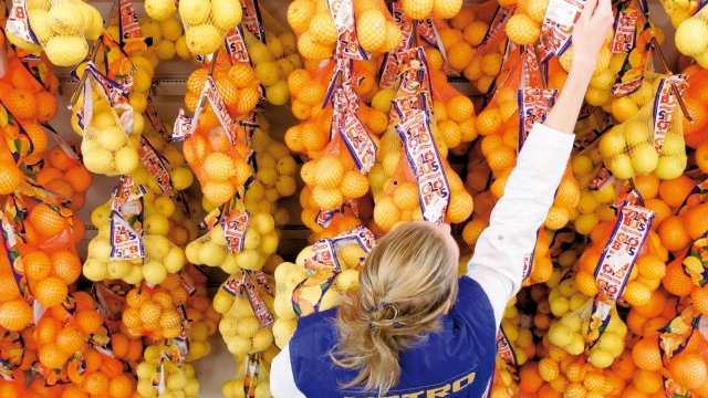 <p>
	През третото тримесечие Metro отчита приходи в размер на 15,5 млрд. евро след 15,9 млрд. евро през предходната година. <em>Снимка: компанията</em></p>
