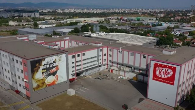 <p>
	<em>Фабриката в София на Нестле. Източник:&nbsp;nestle.bg</em></p>
