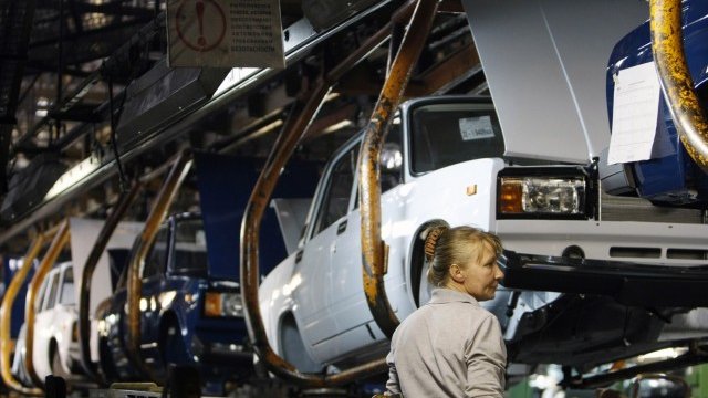 <p>
	Заводът на&nbsp;АвтоВАЗ в Толиати. <em>Снимка: архив Ройтерс</em></p>
