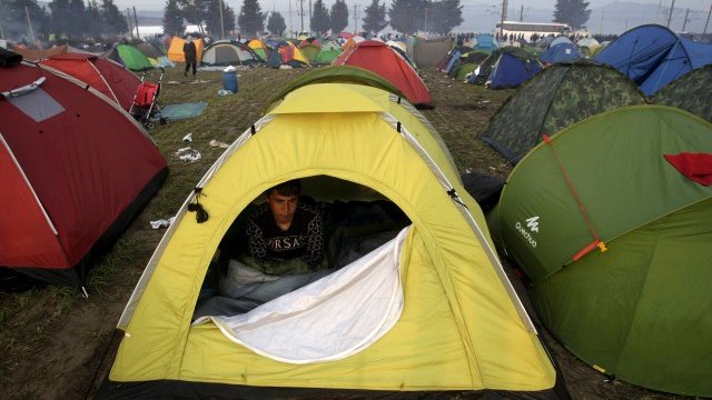 <p>
	Палатков лагер за бежанци на ГКПП Идомени. <em>Снимка: Ройтерс</em></p>
