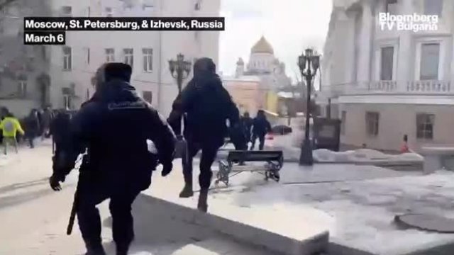Арести на антивоенни протести в Русия