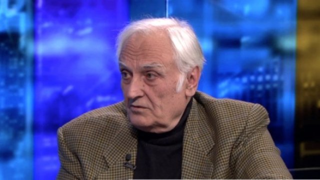 <p>
	<em><span class="photo-source">Д-р инж. Александър Трифонов, консултант Снимка: Bloomberg TV Bulgaria</span></em></p>
