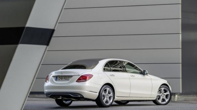 <p>
	Стандартната версия на новата C-Class. Снимка: Mercedes</p>
