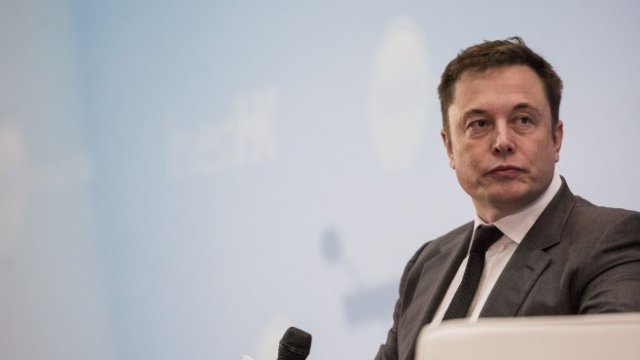 <p>
	Илон Мъск, основател и главен изпълнителен директор на Tesla. <em>Снимка:&nbsp;Justin Chin/Bloomberg</em></p>

