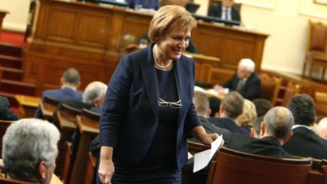 <p>
	Менда Стоянова, председател на бюджетната комисия в НС. <em>Снимка: Олег Попов, Investor Media Group</em></p>
