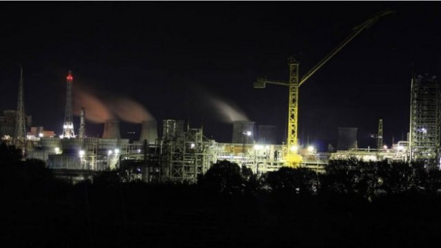 Завода &quot;Неохим&quot; АД през нощта Снимка: neochim.bg