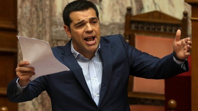 <p>
	Ципрас по време на изслушването в парламента в петък. <em>Снимка: Ройтерс</em></p>
