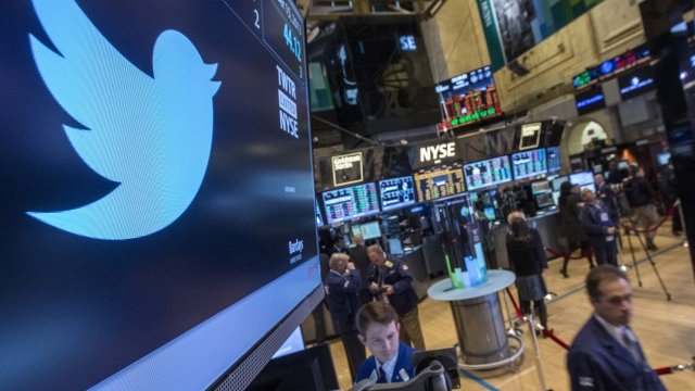 <p>
	Акциите на Twitter продължават да покоряват нови рекорди. <em>Снимка: Ройтерс</em></p>
