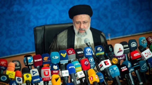 <p>
	Иранският лидер<em>&nbsp;</em>Ебрахим Раиси.&nbsp;<em>Снимка: Bloomberg L.P.</em></p>
