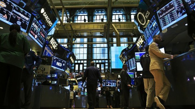 <p>
	Американските борси приключиха сесията в сряда с минимални загуби. <em>Снимка: Ройтерс</em></p>
