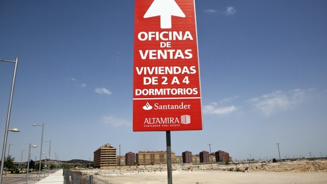 <p>
	Към&nbsp;предварителния кръг на търга за поделението Altamira Real Estate на Santander има силен интерес. <em>Снимка: Ройтерс</em></p>
